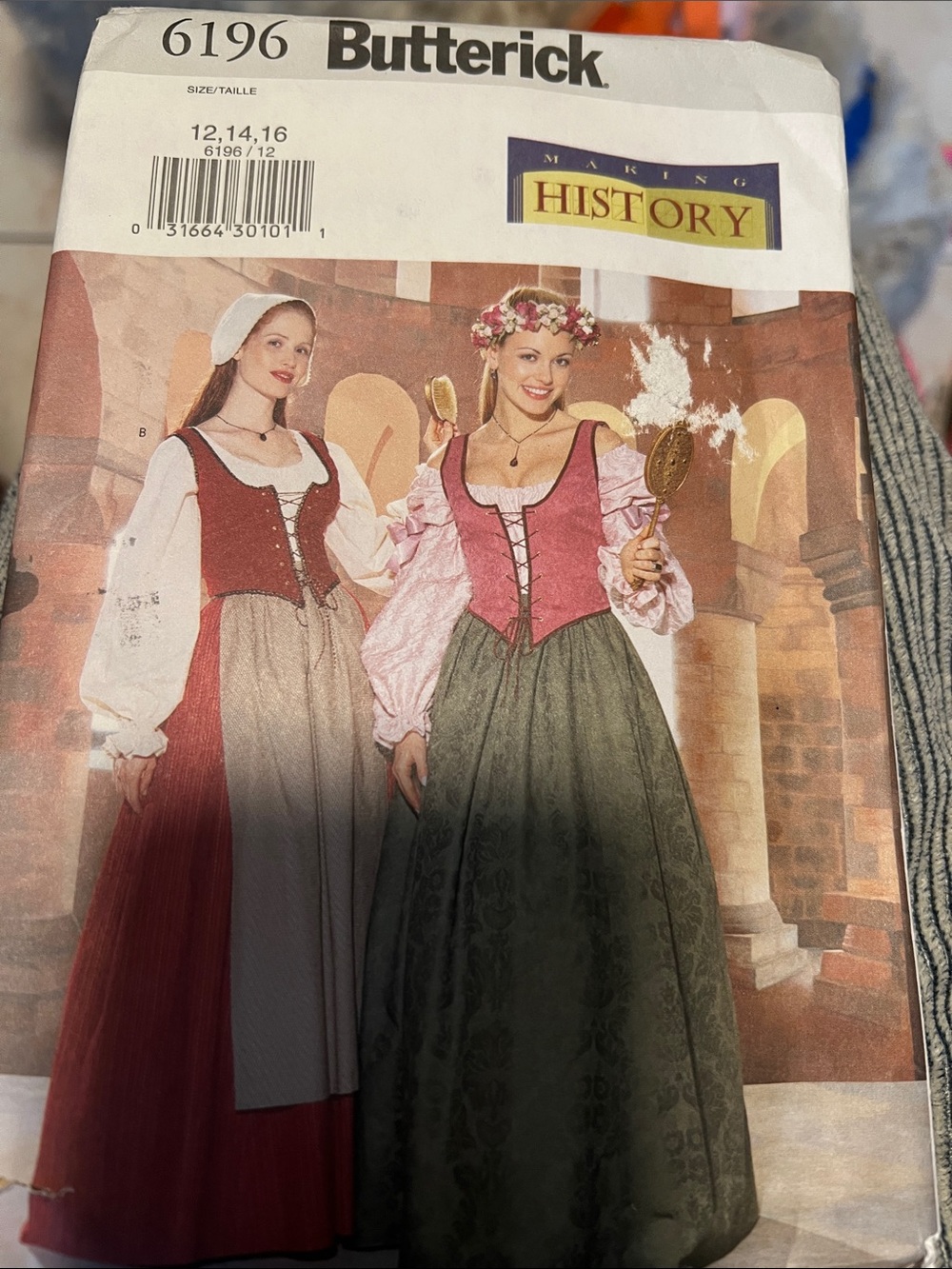 Butterick Renaissance-Style Women's Costume Dress Pattern